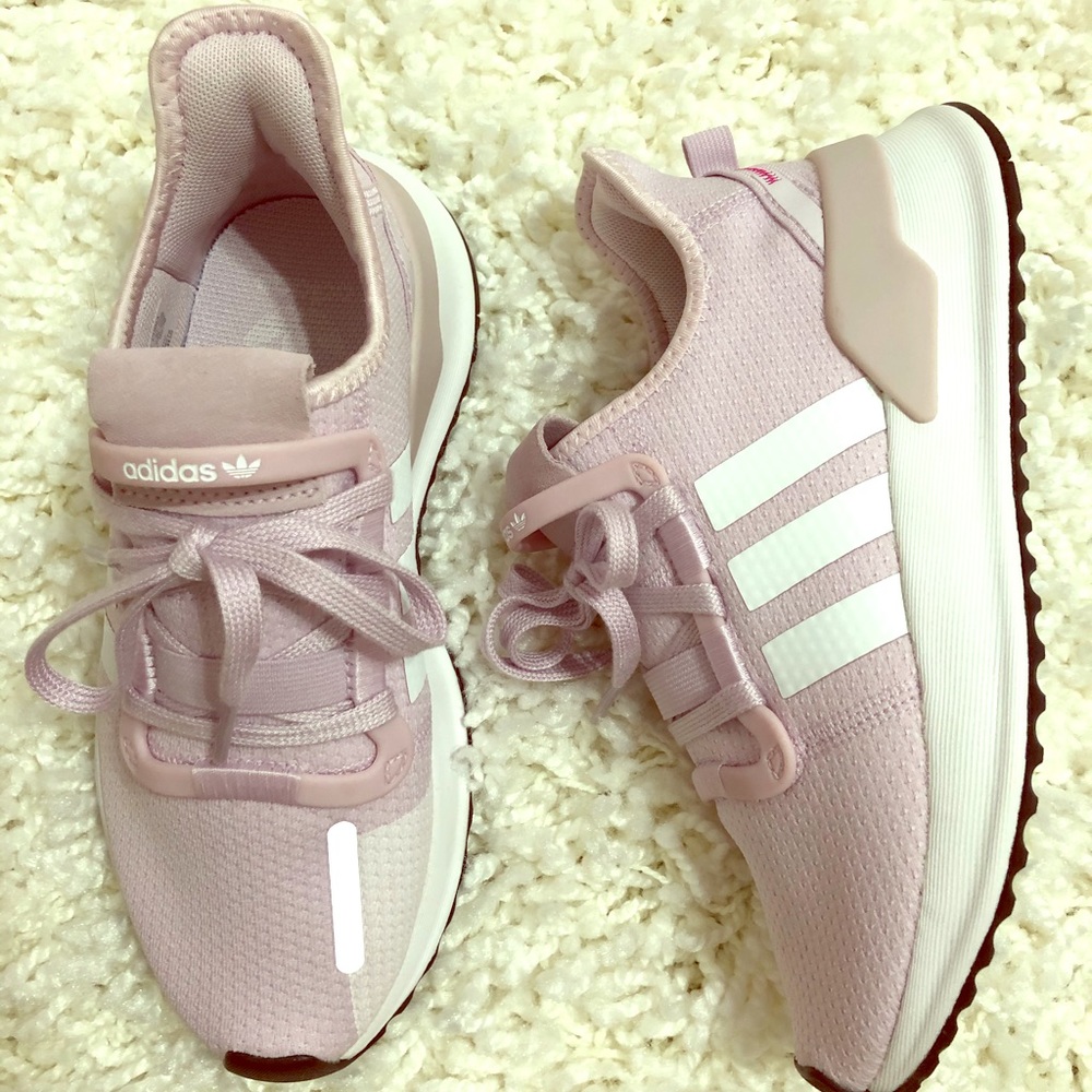 Adidas light pink tennis shoes! Kids 4 = Women’s 6